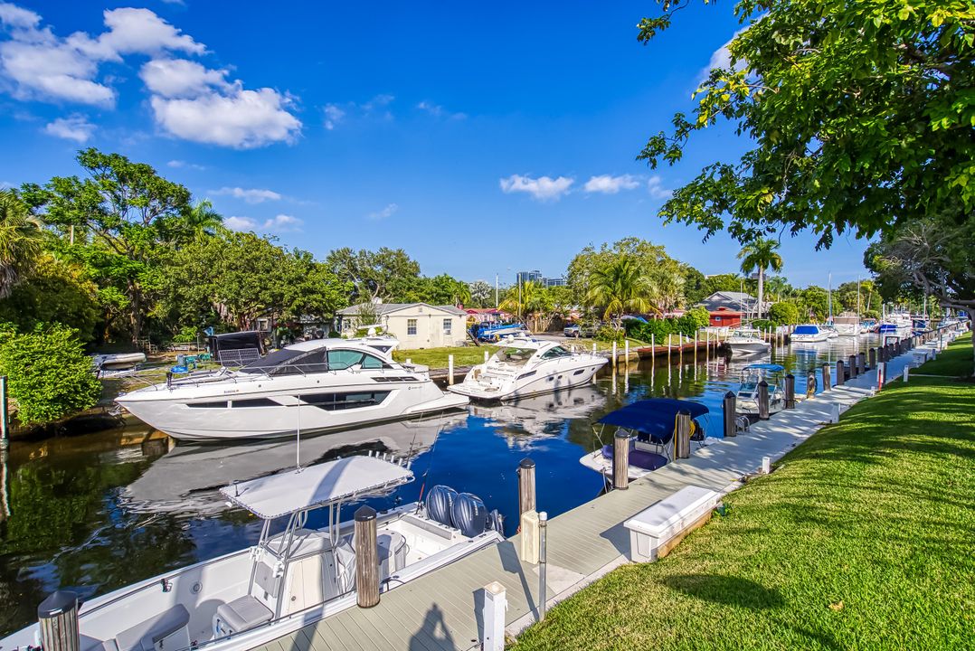 For Sale: $249,000 (1 beds, 1 baths, 1032 Square Feet)