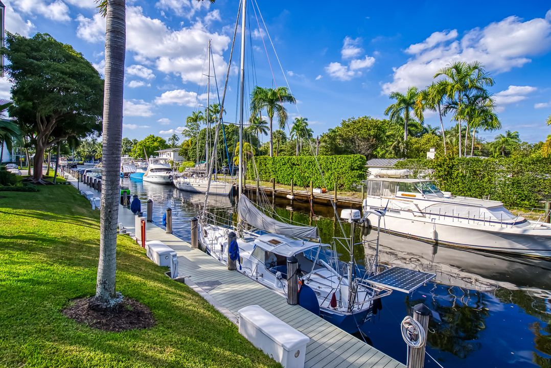 For Sale: $249,000 (1 beds, 1 baths, 1032 Square Feet)