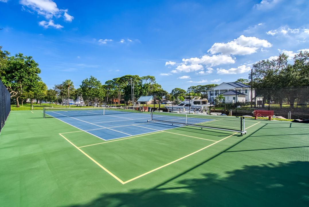 For Sale: $249,000 (1 beds, 1 baths, 1032 Square Feet)