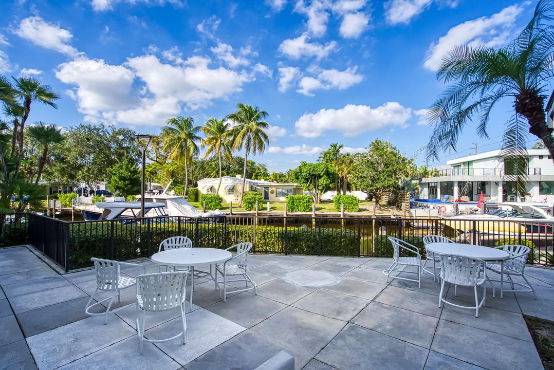 For Sale: $249,000 (1 beds, 1 baths, 1032 Square Feet)