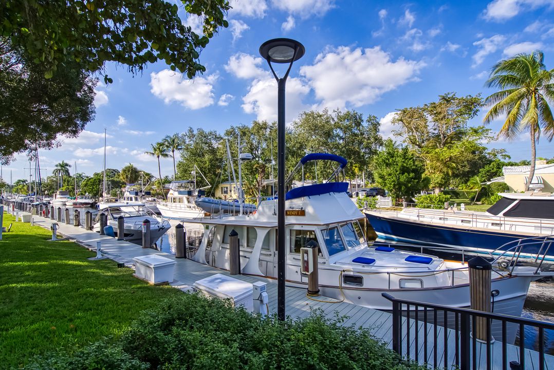 For Sale: $249,000 (1 beds, 1 baths, 1032 Square Feet)