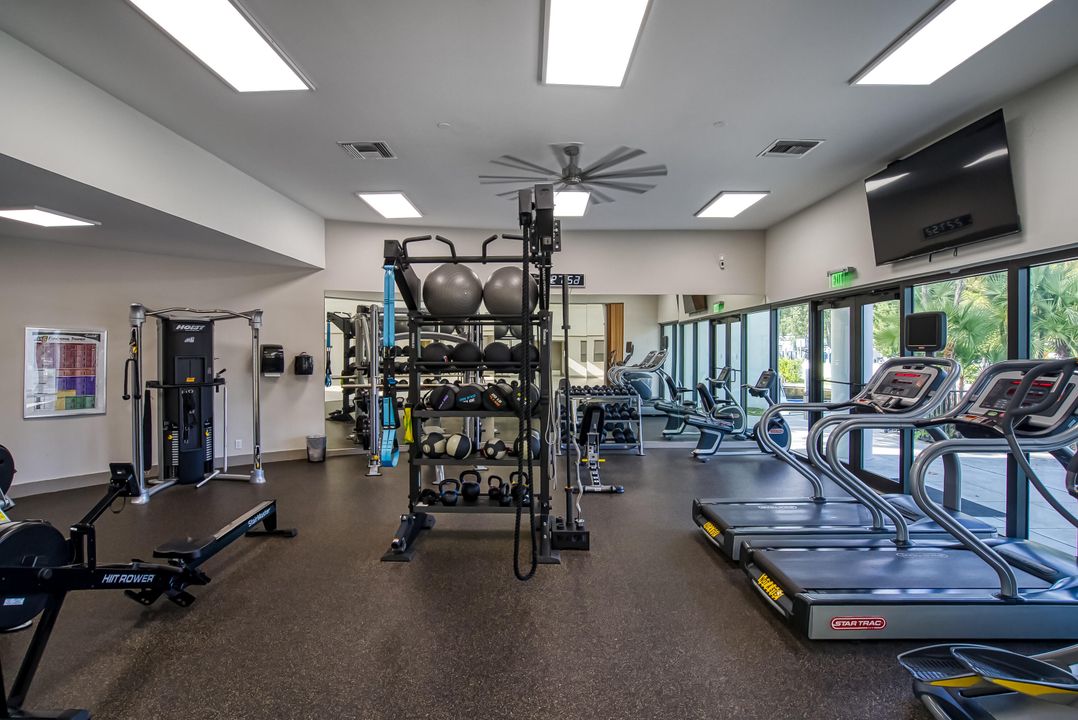 For Sale: $249,000 (1 beds, 1 baths, 1032 Square Feet)