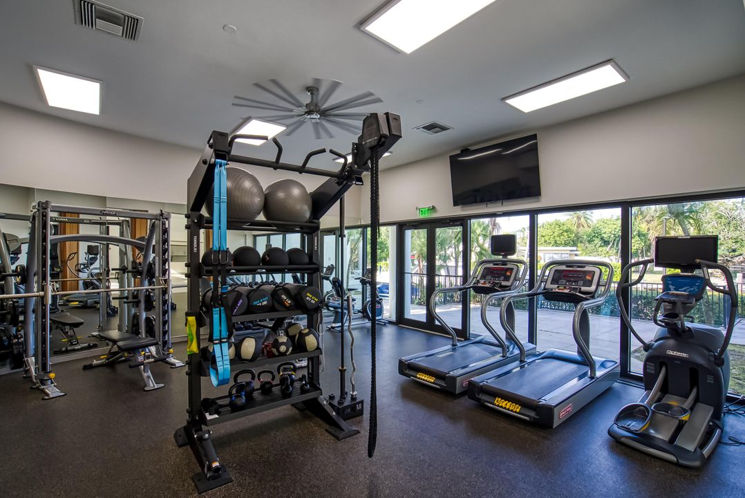 For Sale: $249,000 (1 beds, 1 baths, 1032 Square Feet)