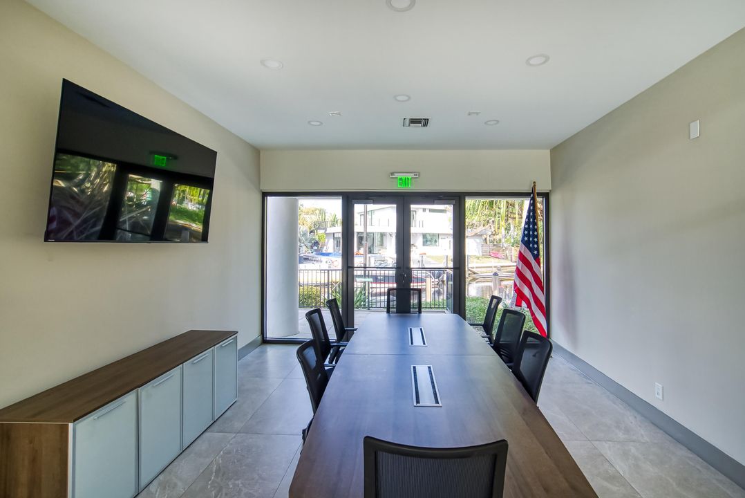 For Sale: $249,000 (1 beds, 1 baths, 1032 Square Feet)