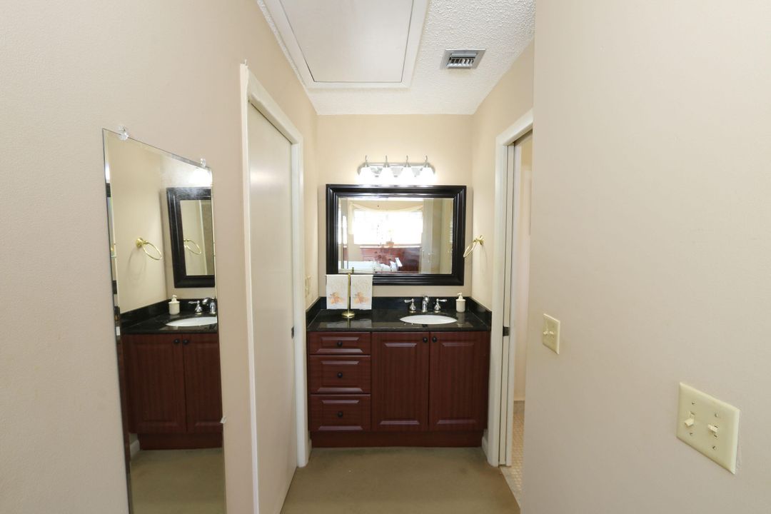 Под контрактом: $127,500 (2 спален, 2 ванн, 1280 Квадратных фут)