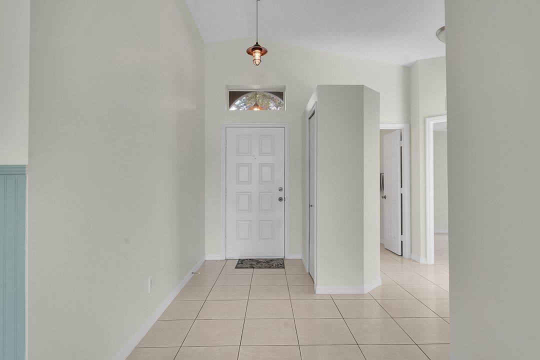 На продажу: $325,000 (3 спален, 2 ванн, 1636 Квадратных фут)