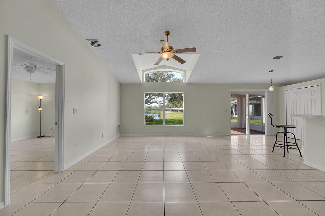 На продажу: $325,000 (3 спален, 2 ванн, 1636 Квадратных фут)