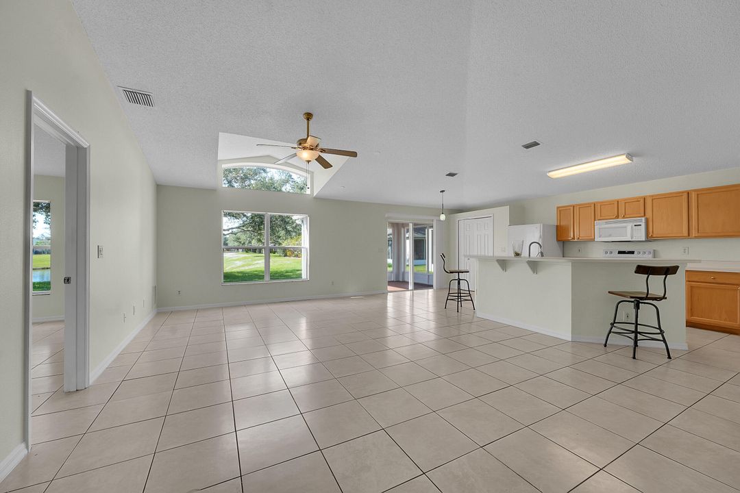 На продажу: $325,000 (3 спален, 2 ванн, 1636 Квадратных фут)