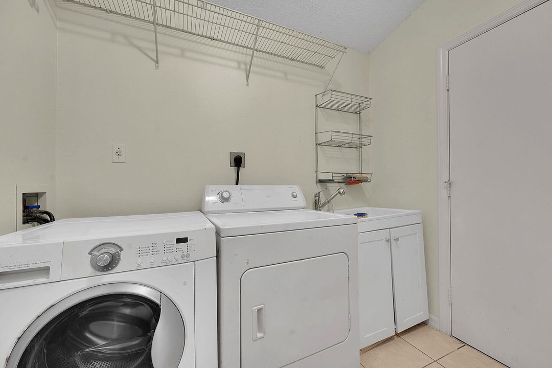 На продажу: $325,000 (3 спален, 2 ванн, 1636 Квадратных фут)