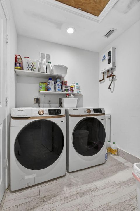 En Venta: $1,525,000 (4 camas, 4 baños, 2840 Pies cuadrados)