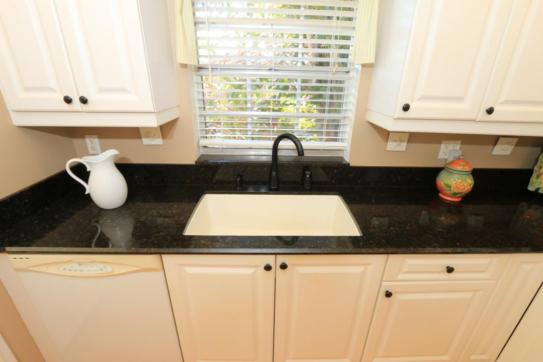 Под контрактом: $127,500 (2 спален, 2 ванн, 1280 Квадратных фут)