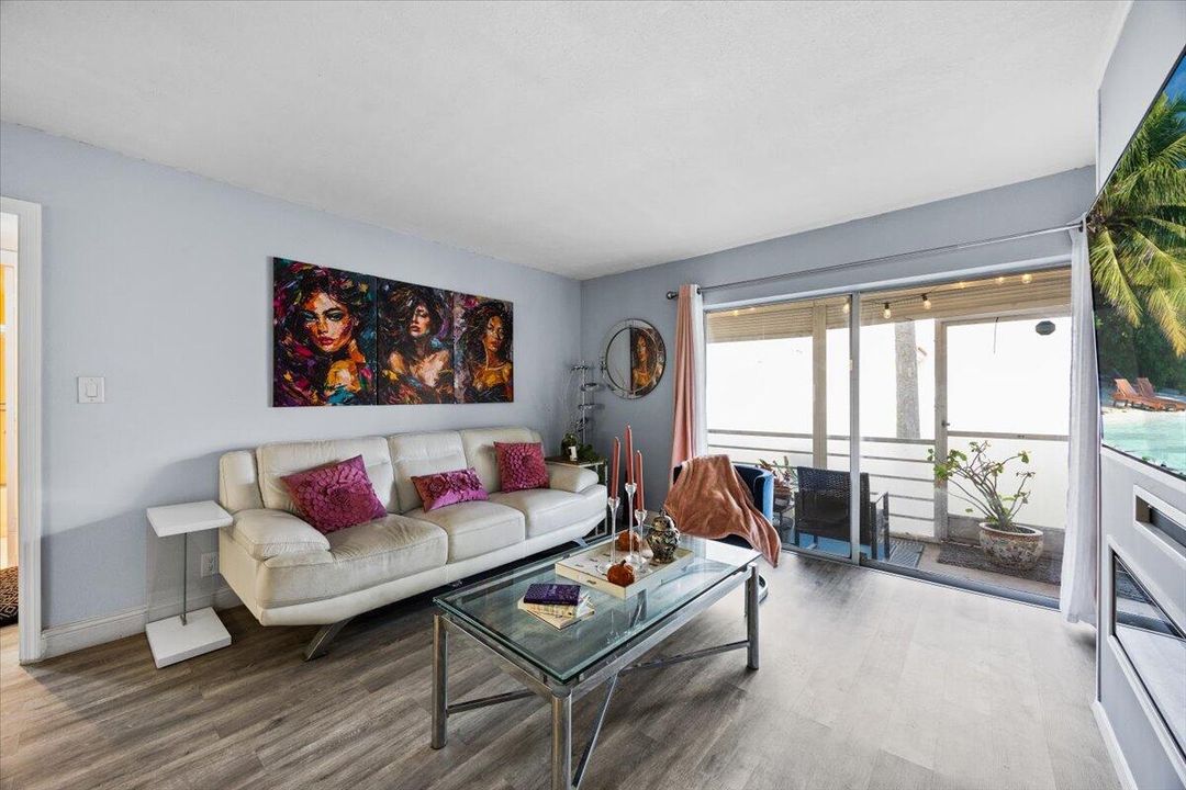 待售: $225,000 (2 贝兹, 2 浴室, 1000 平方英尺)