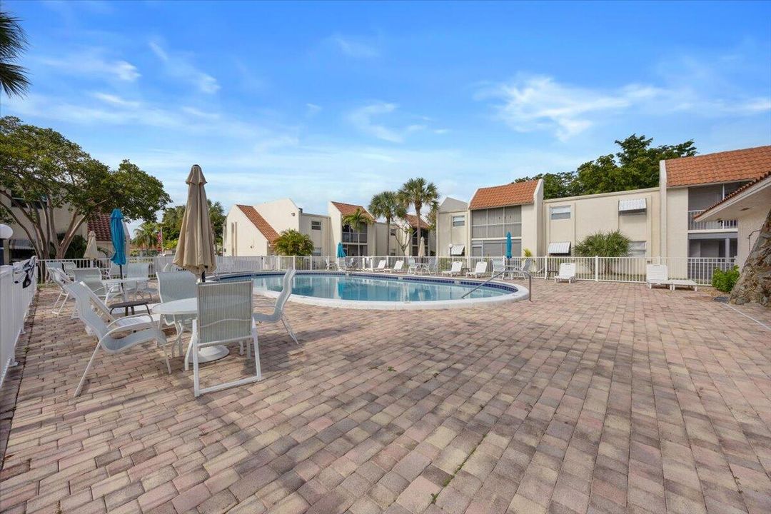 待售: $225,000 (2 贝兹, 2 浴室, 1000 平方英尺)