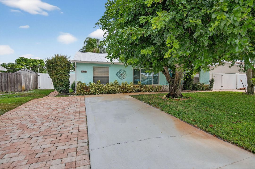 Active With Contract: $450,000 (3 beds, 2 baths, 1298 Square Feet)