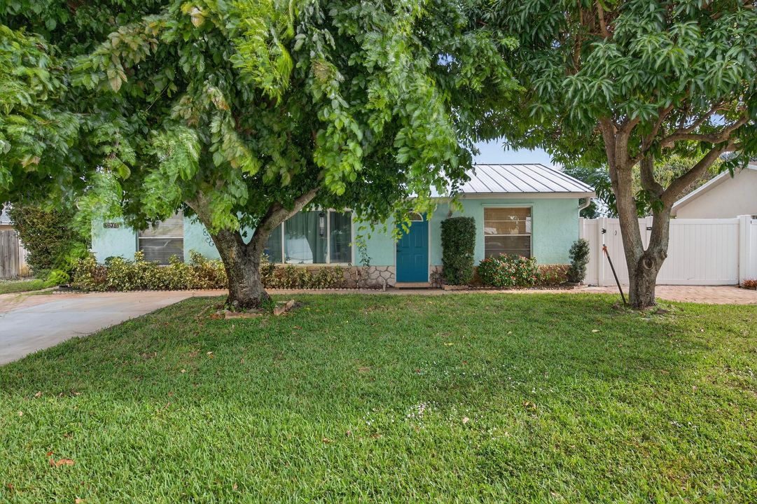 Active With Contract: $450,000 (3 beds, 2 baths, 1298 Square Feet)