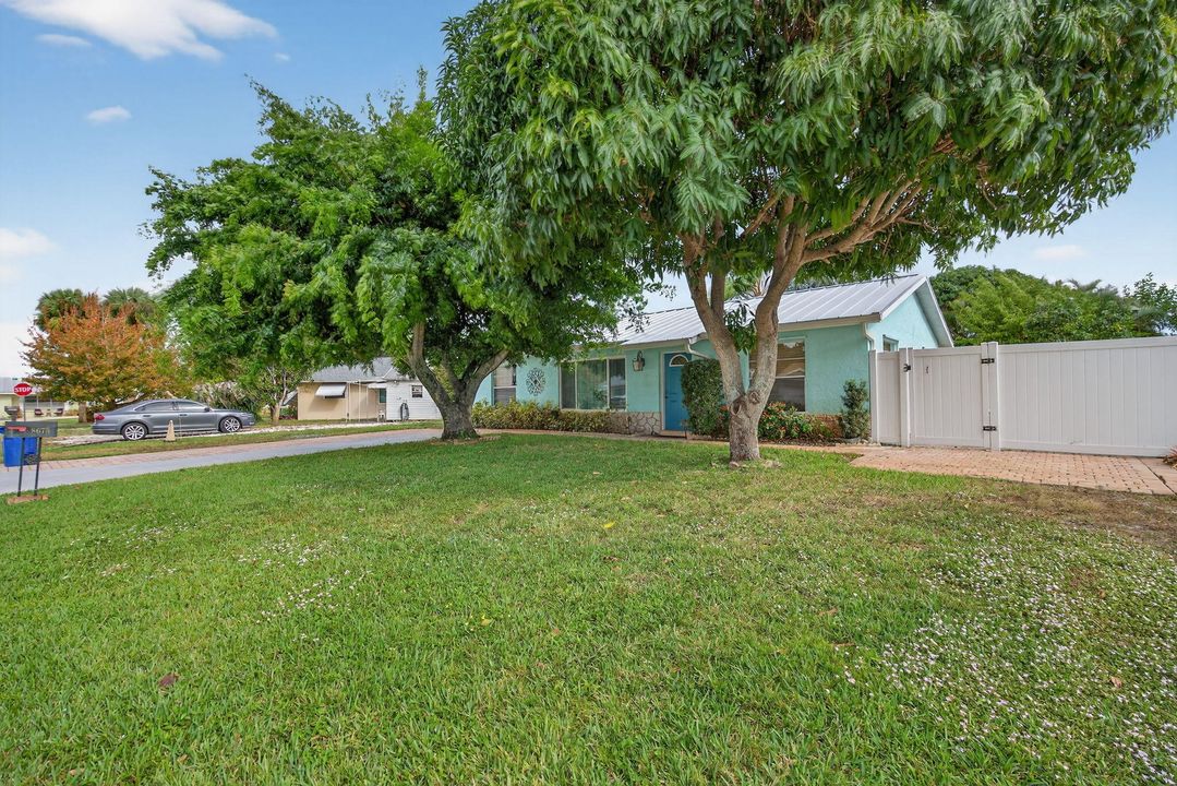 Active With Contract: $450,000 (3 beds, 2 baths, 1298 Square Feet)