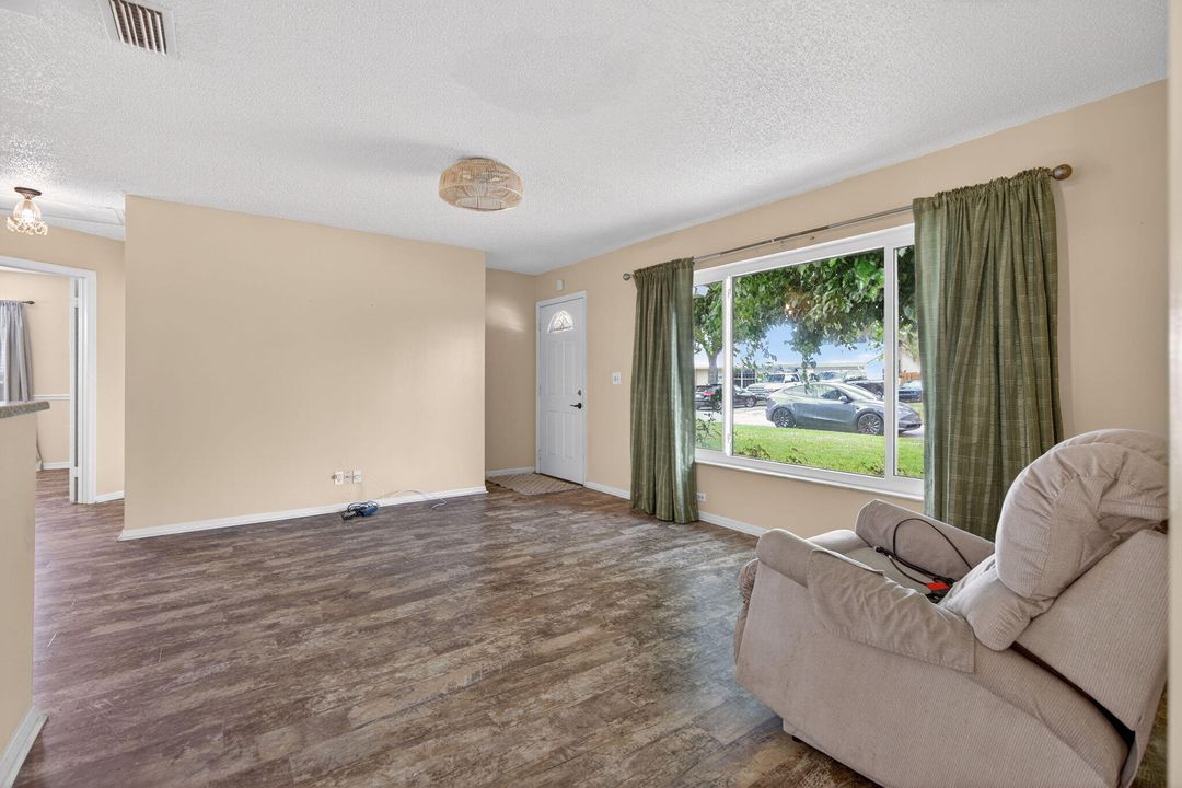 Active With Contract: $450,000 (3 beds, 2 baths, 1298 Square Feet)