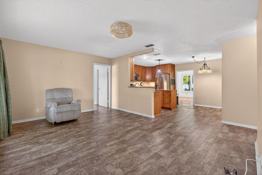 Active With Contract: $450,000 (3 beds, 2 baths, 1298 Square Feet)