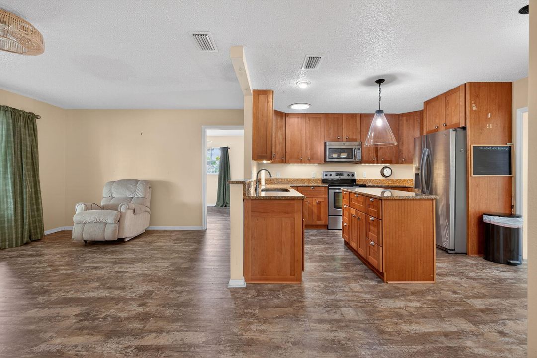 Active With Contract: $450,000 (3 beds, 2 baths, 1298 Square Feet)