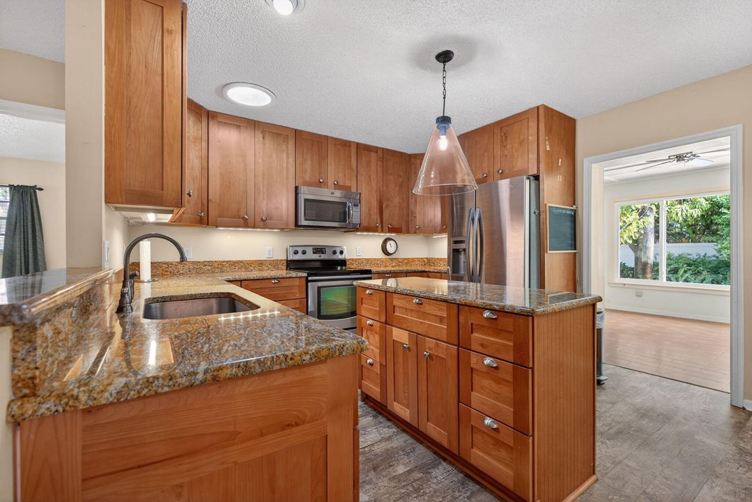 Active With Contract: $450,000 (3 beds, 2 baths, 1298 Square Feet)