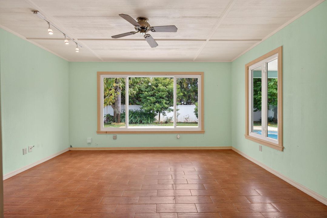 Active With Contract: $450,000 (3 beds, 2 baths, 1298 Square Feet)