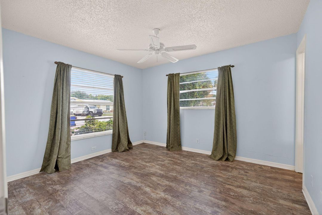 Active With Contract: $450,000 (3 beds, 2 baths, 1298 Square Feet)