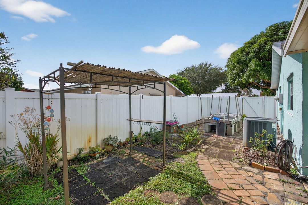 Active With Contract: $450,000 (3 beds, 2 baths, 1298 Square Feet)