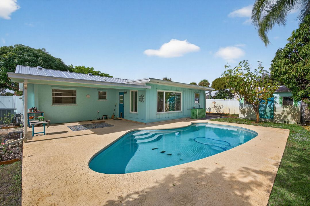 Active With Contract: $450,000 (3 beds, 2 baths, 1298 Square Feet)