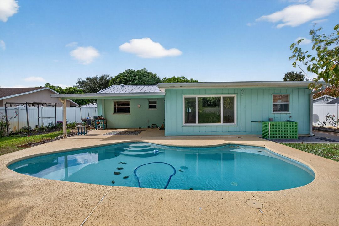 Active With Contract: $450,000 (3 beds, 2 baths, 1298 Square Feet)