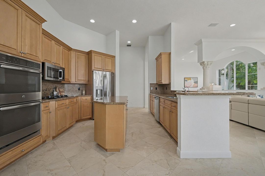 For Sale: $1,450,000 (3 beds, 3 baths, 2814 Square Feet)