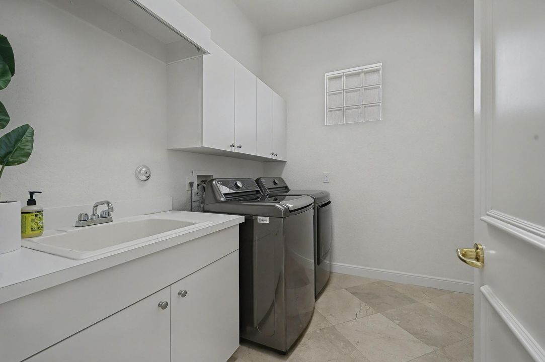 For Sale: $1,450,000 (3 beds, 3 baths, 2814 Square Feet)