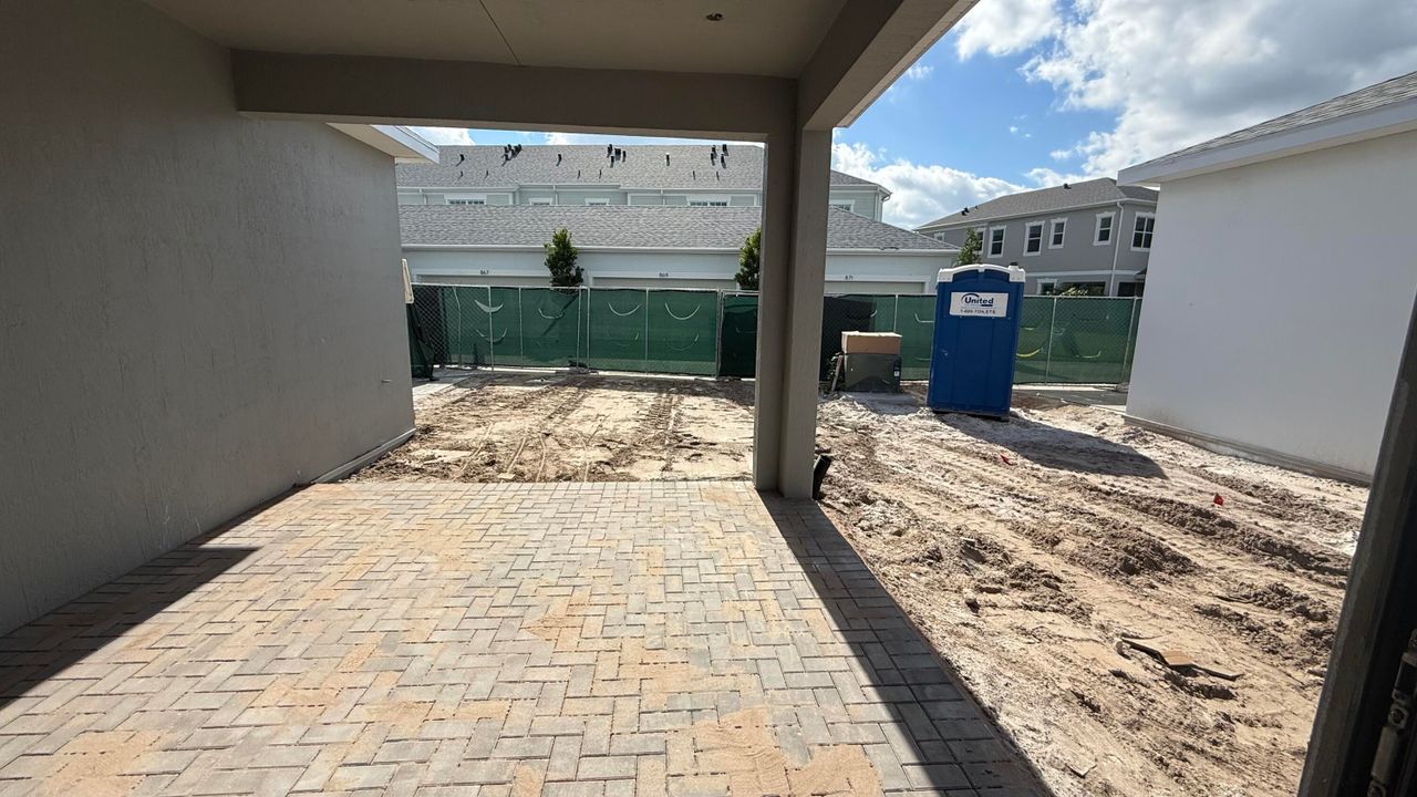 出租: $6,000 (3 贝兹, 2 浴室, 2555 平方英尺)