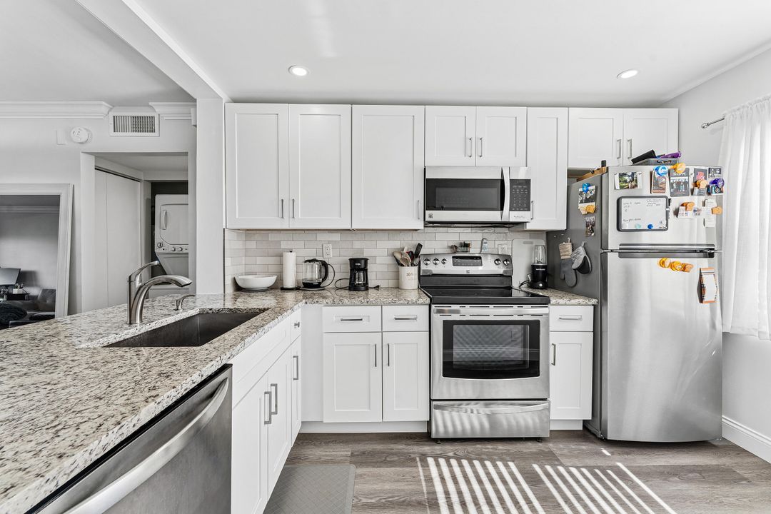 На продажу: $379,000 (2 спален, 2 ванн, 872 Квадратных фут)