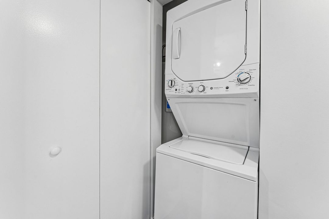 На продажу: $379,000 (2 спален, 2 ванн, 872 Квадратных фут)