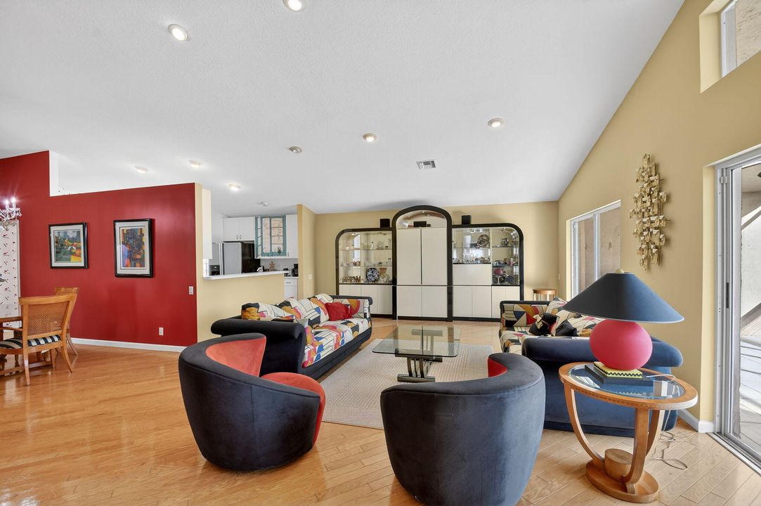 На продажу: $409,900 (3 спален, 2 ванн, 1938 Квадратных фут)