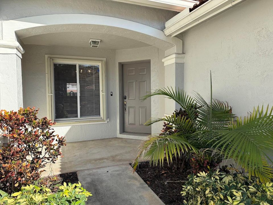 В аренду: $2,300 (2 спален, 2 ванн, 1297 Квадратных фут)