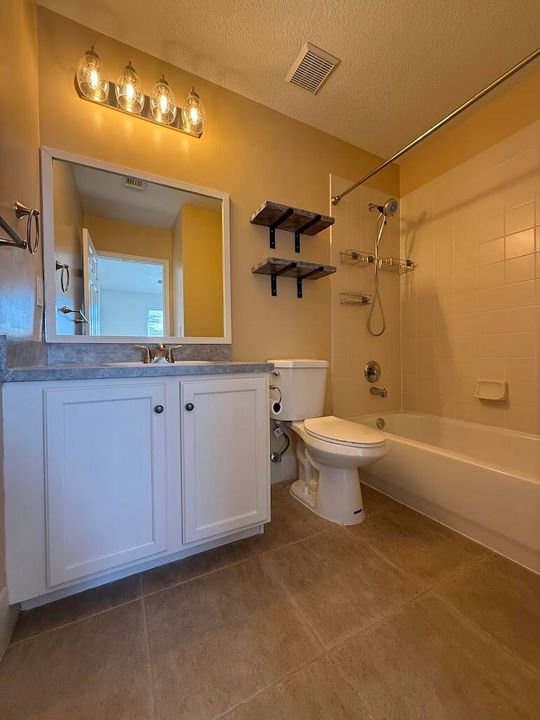 В аренду: $2,300 (2 спален, 2 ванн, 1297 Квадратных фут)