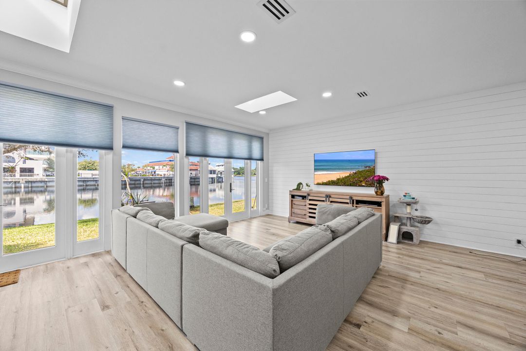 待售: $749,900 (3 贝兹, 2 浴室, 1549 平方英尺)