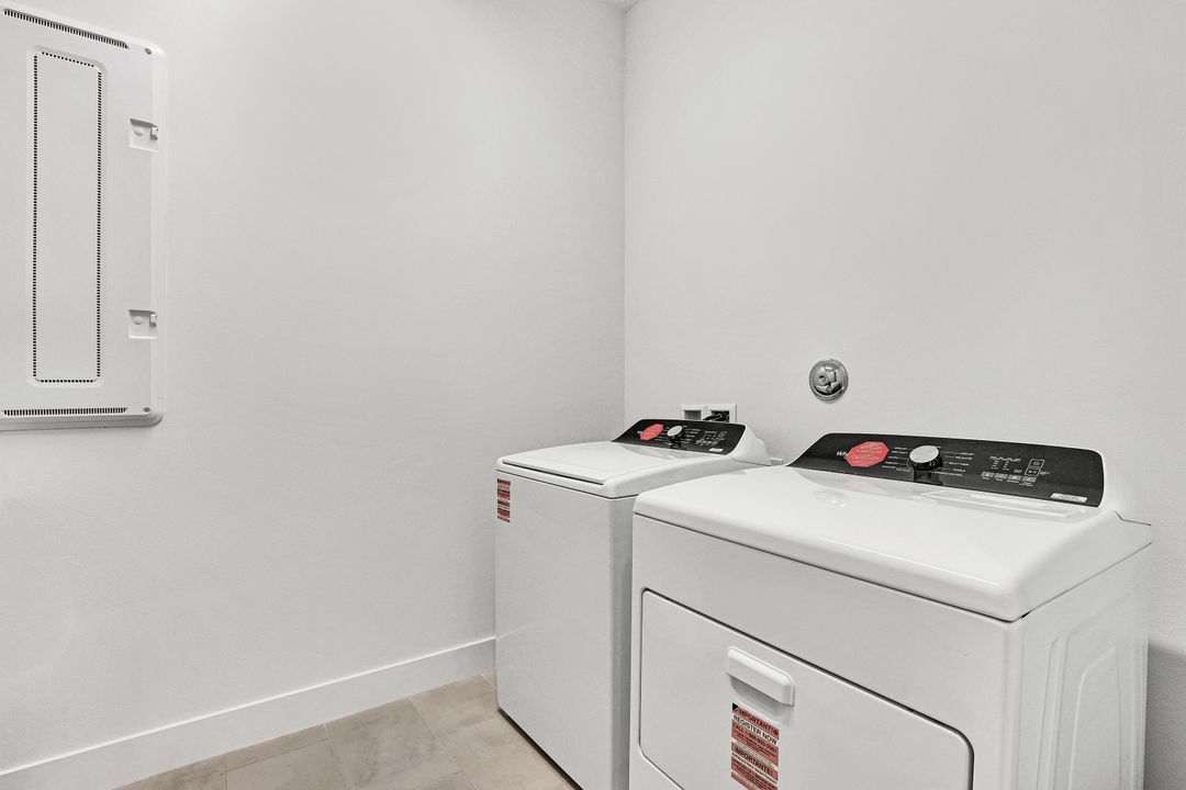 En Venta: $1,199,000 (3 camas, 2 baños, 2884 Pies cuadrados)