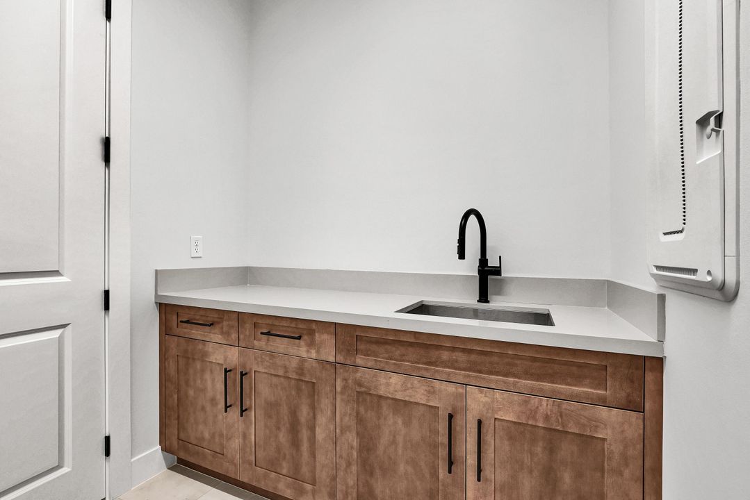 En Venta: $1,199,000 (3 camas, 2 baños, 2884 Pies cuadrados)