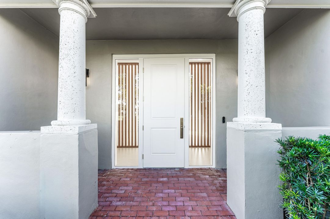 出租: $12,500 (3 贝兹, 3 浴室, 1965 平方英尺)