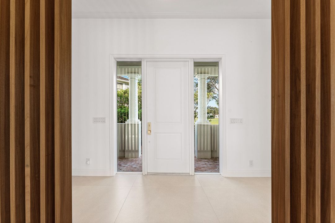 出租: $12,500 (3 贝兹, 3 浴室, 1965 平方英尺)