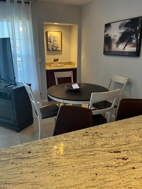 В аренду: $2,100 (1 спален, 1 ванн, 704 Квадратных фут)