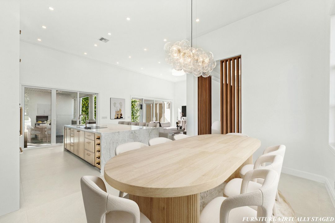 出租: $12,500 (3 贝兹, 3 浴室, 1965 平方英尺)