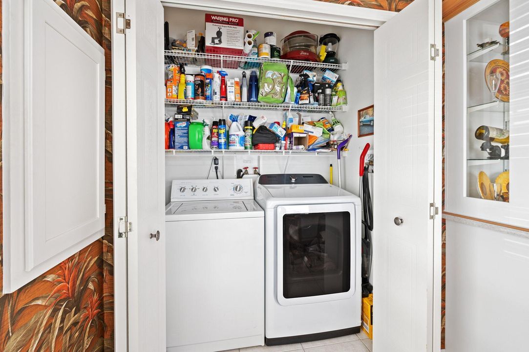 En Venta: $259,999 (3 camas, 2 baños, 2006 Pies cuadrados)