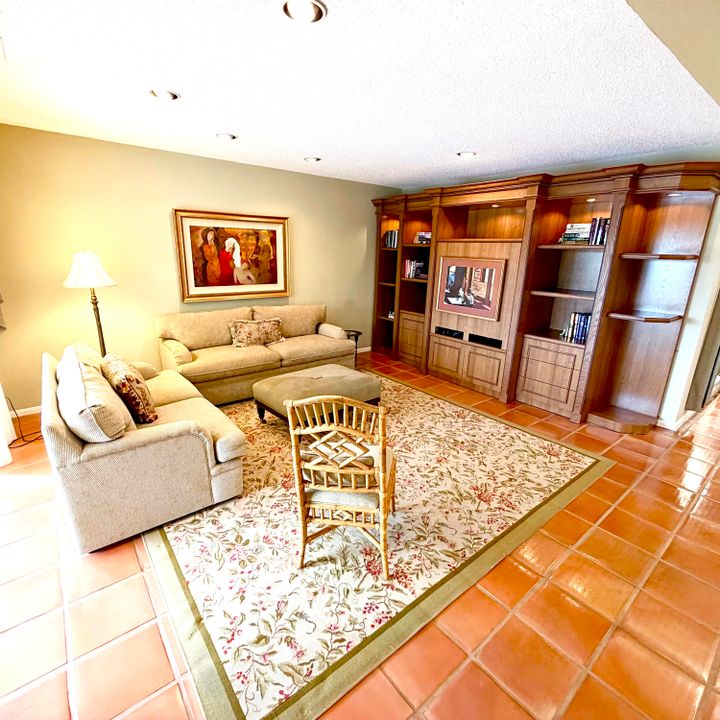 待售: $124,900 (3 贝兹, 2 浴室, 1809 平方英尺)