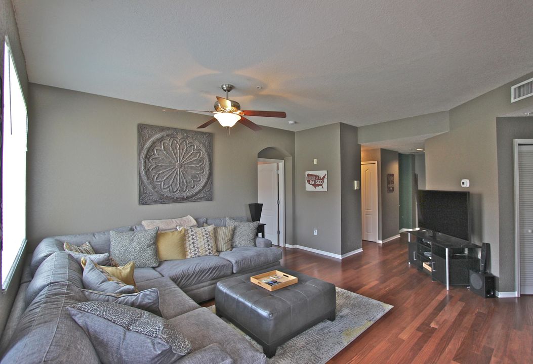 En Renta: $2,400 (2 camas, 2 baños, 1403 Pies cuadrados)