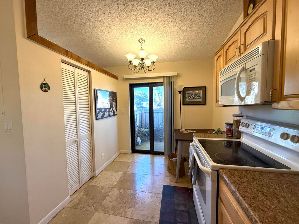 В аренду: $2,850 (2 спален, 2 ванн, 1248 Квадратных фут)