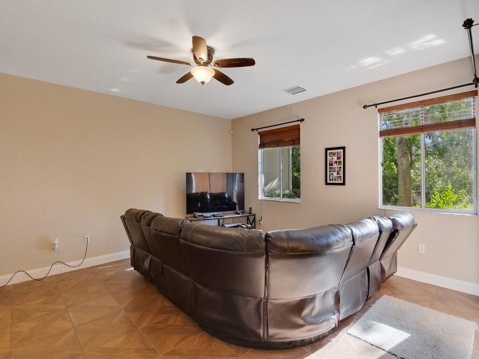 En Venta: $199,000 (3 camas, 2 baños, 1698 Pies cuadrados)