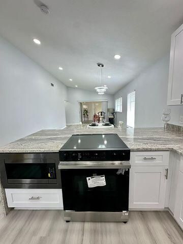 For Sale: $354,900 (2 beds, 2 baths, 1148 Square Feet)